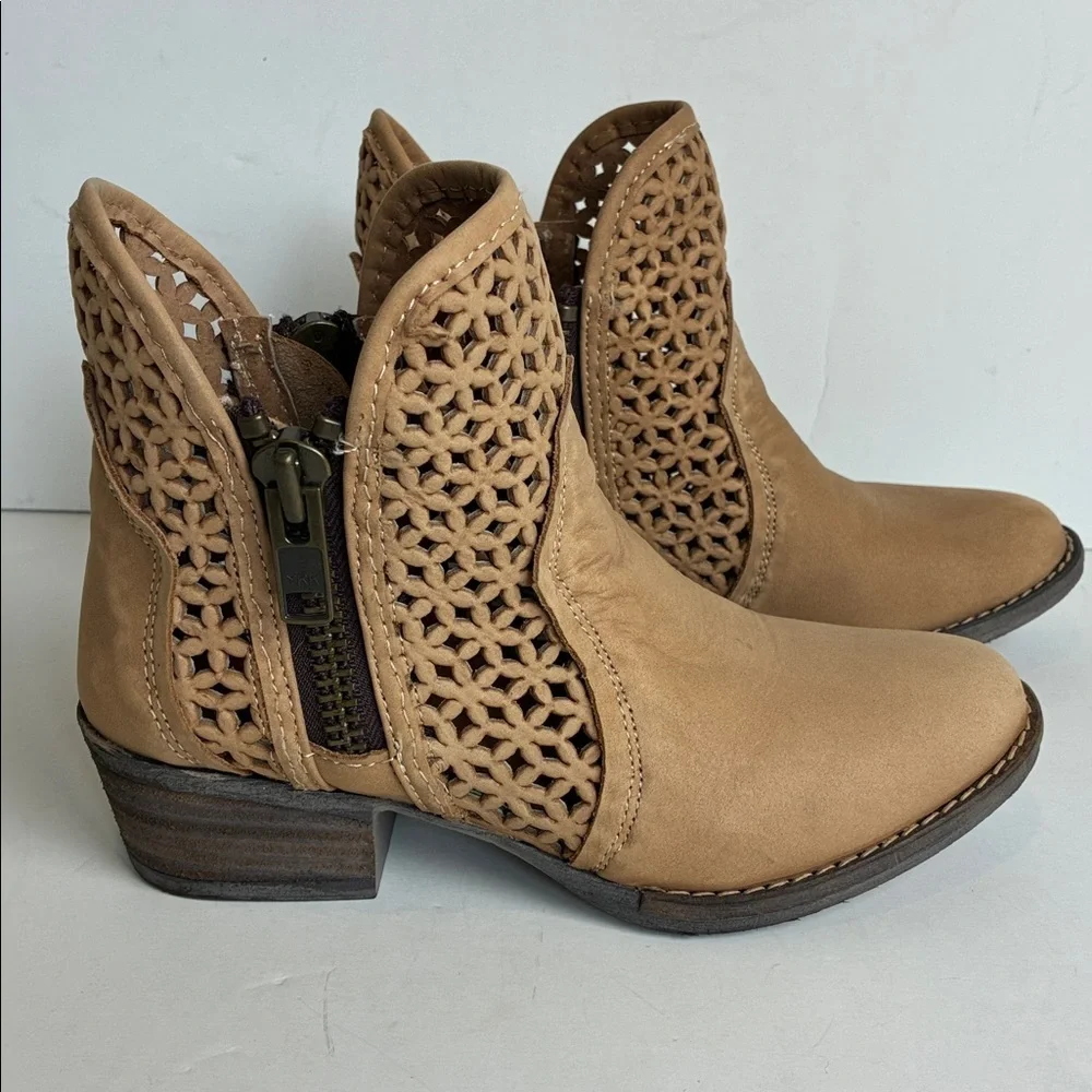 Circle G by Corral Q0002 Tan Shortie Ankle Boot Laser Cut Zipper US 6.5 Rodeo